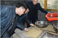 黄继荣六访重华村