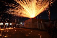 平陆张店:铁花飞溅舞精彩 火树银花映山红