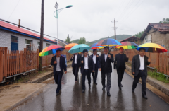 吉林胜昊通信集团冒雨到靖宇县献爱心走访慰问