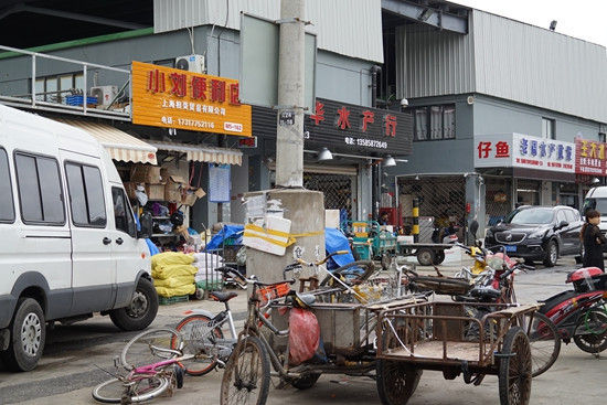 宝山区江阳市场违建随处可见(七) 宝山区江阳市场违建随处可见(七)