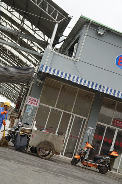 宝山区江阳市场违建随处可见(三) 宝山区江阳市场违建随处可见(三)