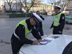 陕西绥德:交警大队城区中队展开治理【礼让斑马线 做有礼绥德人】