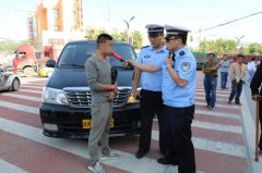 陕西绥德:交警查获一起酒驾超员拉载儿童案