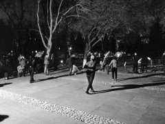 广场舞新规 大爷大妈都怎么看?